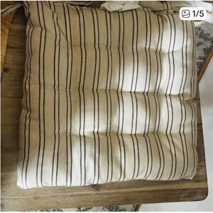 4 Striped Beige and Black Cushions